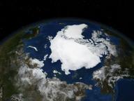 北極海の衛星写真